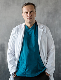 Чумак Роман Анатольевич - пластический хирург, кандидат медицинских наук, заведующий отделением пластической хирургии