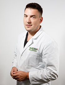 Рустам Гарипов - врач ортопед-травматолог, специалист по хирургии стопы.