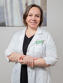 Елена Сазонова - ведущий пластический хирург.