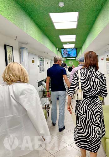Экскурсия по первому этажу клиники